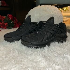 Nike Men's Black Athletic Sneakers